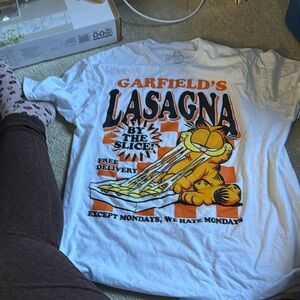 Garfield t shirt